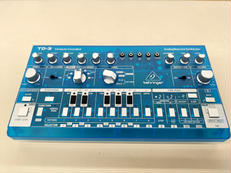 BEHRINGER　TD-3　シーケンサー|BEHRINGER