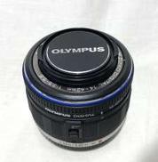標準ズームレンズ|OLYMPUS