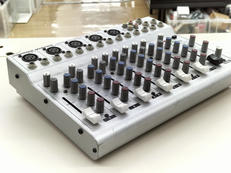 ミキサー|BEHRINGER