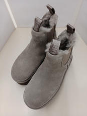 ﾆｭｰﾒﾙﾌﾟﾗｯﾄﾌｫｰﾑﾁｪﾙｼｰﾌﾞｰﾂ|UGG