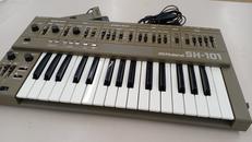 シンセサイザー|ROLAND