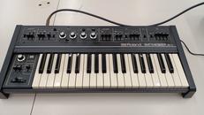 シンセサイザー|ROLAND