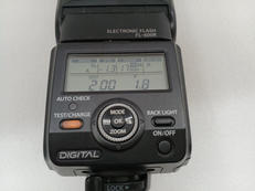 ストロボ|OLYMPUS