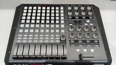 MIDIコントローラー|AKAI