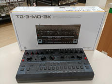 アナログベースシンセサイザー|BEHRINGER
