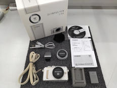 ミラーレス一眼|OLYMPUS