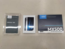 電源投入回数234回　使用時間122時間|Crucial