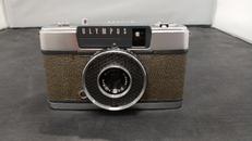 ハーフサイズカメラ|OLYMPUS