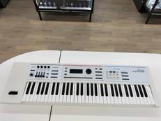 シンセサイザー|ROLAND