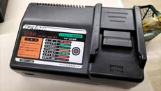バッテリー充電器|IZUMI