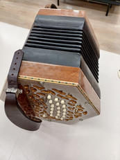 コンサーティーナ|-