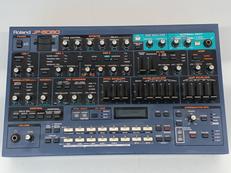 シンセサイザー|ROLAND