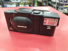 フィルムカメラ(ストロボ付)|OLYMPUS