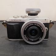 ミラーレス一眼|OLYMPUS