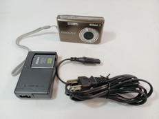 コンパクトデジタルカメラ|NIKON