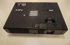 プロジェクター|NEC
