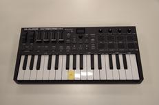 MIDIキーボード|M-AUDIO
