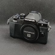 ミラーレス一眼ボディ|OLYMPUS