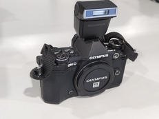 ミラーレス一眼|OLYMPUS