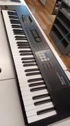 シンセサイザー|ROLAND