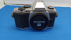 ミラーレス一眼|OLYMPUS