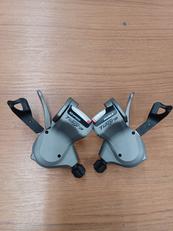 シフター左右|SHIMANO