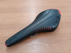 サドル|FIZIK