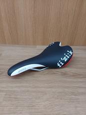 サドル|FIZIK