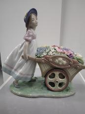 可愛いお花屋さん|リヤドロ