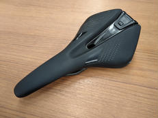サドル|GIANT