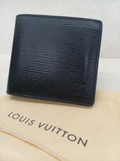 ルイヴィトン　エピ　二つ折り財布　黒　メンズ|LOUIS VUITTON