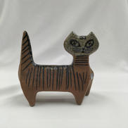 4本脚で立つネコ|LISA LARSON