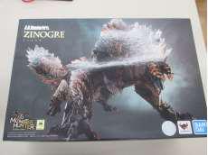 S.H.MONSTERARTS|BANDAI