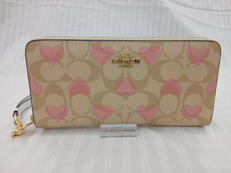 シグネチャーハートプリントロングジップ|COACH