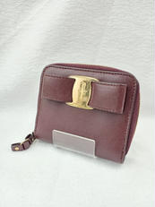 2つ折り財布　　ラウンドファスナー|salvatore ferragamo