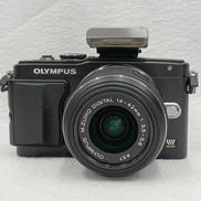 ミラーレス一眼|OLYMPUS