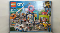 巨大クレーン車が活躍!ドーナツショップの開店|LEGO