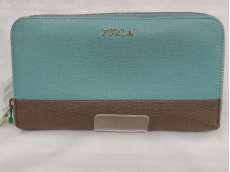 ﾊﾞｲｶﾗｰ仕様ﾗｳﾝﾄﾞﾌｧｽﾅｰ長財布|FURLA