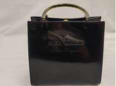 ﾌﾞﾗｯｸｴﾅﾒﾙﾊﾝﾄﾞﾊﾞｯｸﾞ|salvatore ferragamo