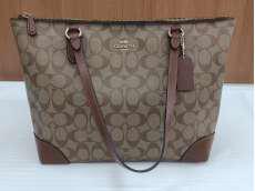ｼｸﾞﾈﾁｬｰPVCﾚｻﾞｰｼﾞｯﾌﾟﾄｯﾌﾟﾄｰﾄ|COACH