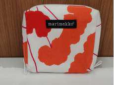 MARIMEKKO　ｽｸｴｱ型ﾌｧﾌﾞﾘｯｸﾎﾟｰﾁ|marimekko