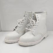 ホールブーツ|DR.MARTENS