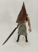 FIGMA レッドピラミッドシング|フリーイング