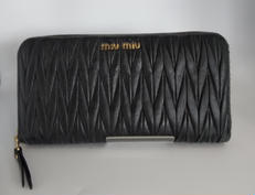 ラウンドジップ|MIUMIU