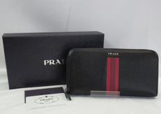ラウンドファスナー長財布|PRADA