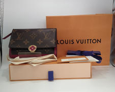 ポルトフォイユフロールコンパクト|LOUIS VUITTON