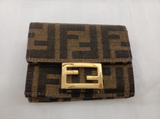 バケットマイクロ三つ折り財布|FENDI フェンディ