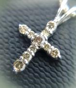 K18WG 十字架デザインダイヤモンド付きネックレス|D0.14CT