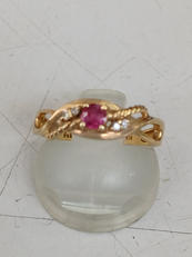 リング|ピンクの石