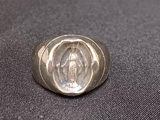 クウォーツ嵌め込みマリア像SV925リング|TJK